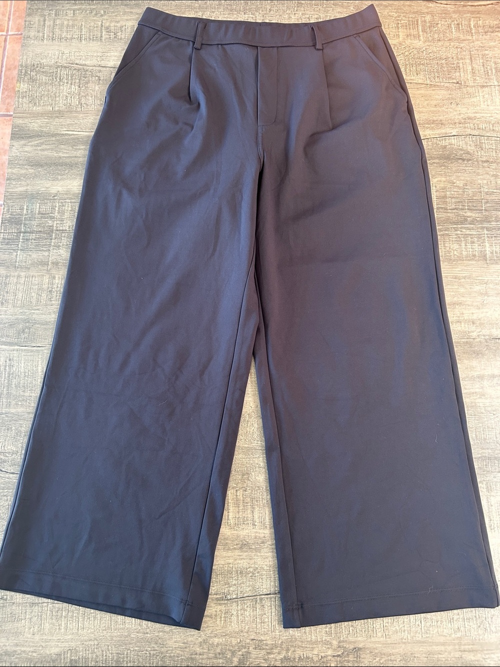 HALARA Black Wide-Leg Trousers with Front Pleats